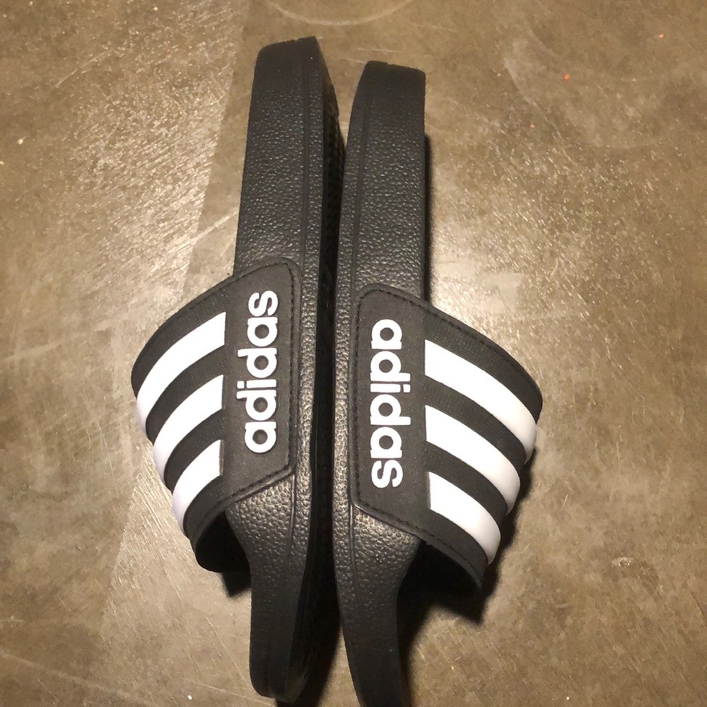 Adidas - Picture 2 of 6